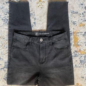 Gently used No Boundaries black skinny jeans size 9